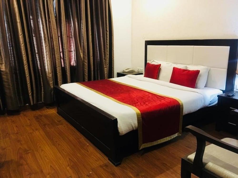 Ashiana Clarks Inn Shimla Exterior foto